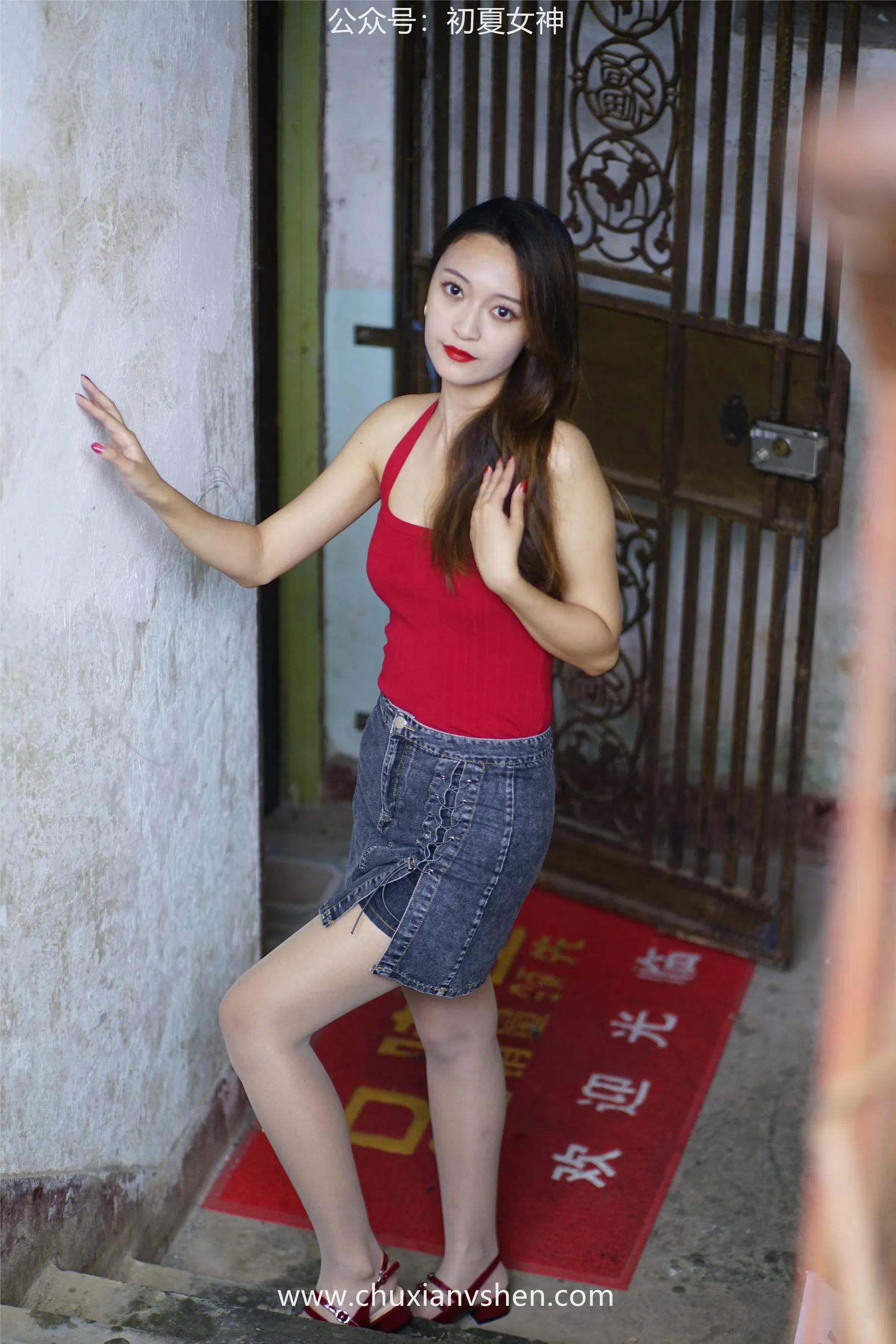 初夏女神 NO.045 依依 复古街头 [130P]插图1